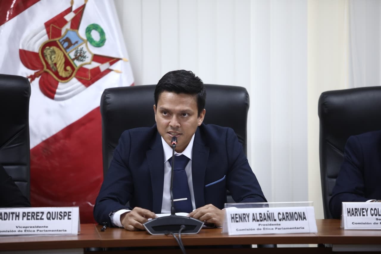 Henry Albañil, presidente de la Comisión de Ética de la Cámara de Diputados, indicó que el procedimiento deberá respetar el derecho de defensa y el debido proceso del parlamentario denunciado. Foto: GEC
