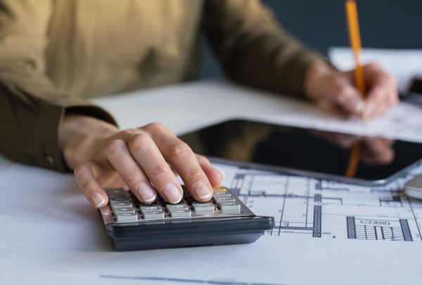 Las diferencias en impuestos estatales sobre la renta pueden modificar tu sueldo neto mucho más de lo que imaginas (Foto: Freepik)