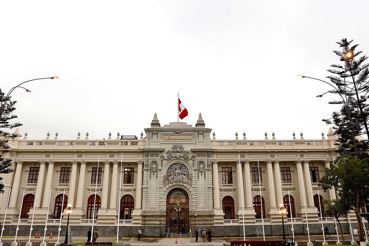 La elección para la mesa directiva del Senado se anunciaba reñida, pero la lista encabezada por Miguel Torres (FP) ganó con celeridad porque hubo un misterioso voto viciado de la oposición. (Foto: Congreso de la República)