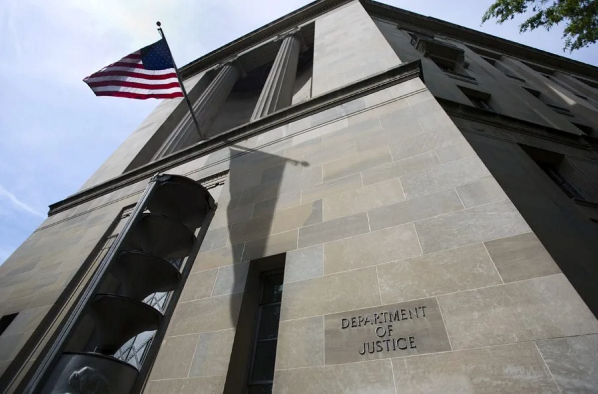 El Departamento de Justicia ha intensificado las acciones legales contra medidas estatales que benefician a inmigrantes indocumentados. Foto: EFE.