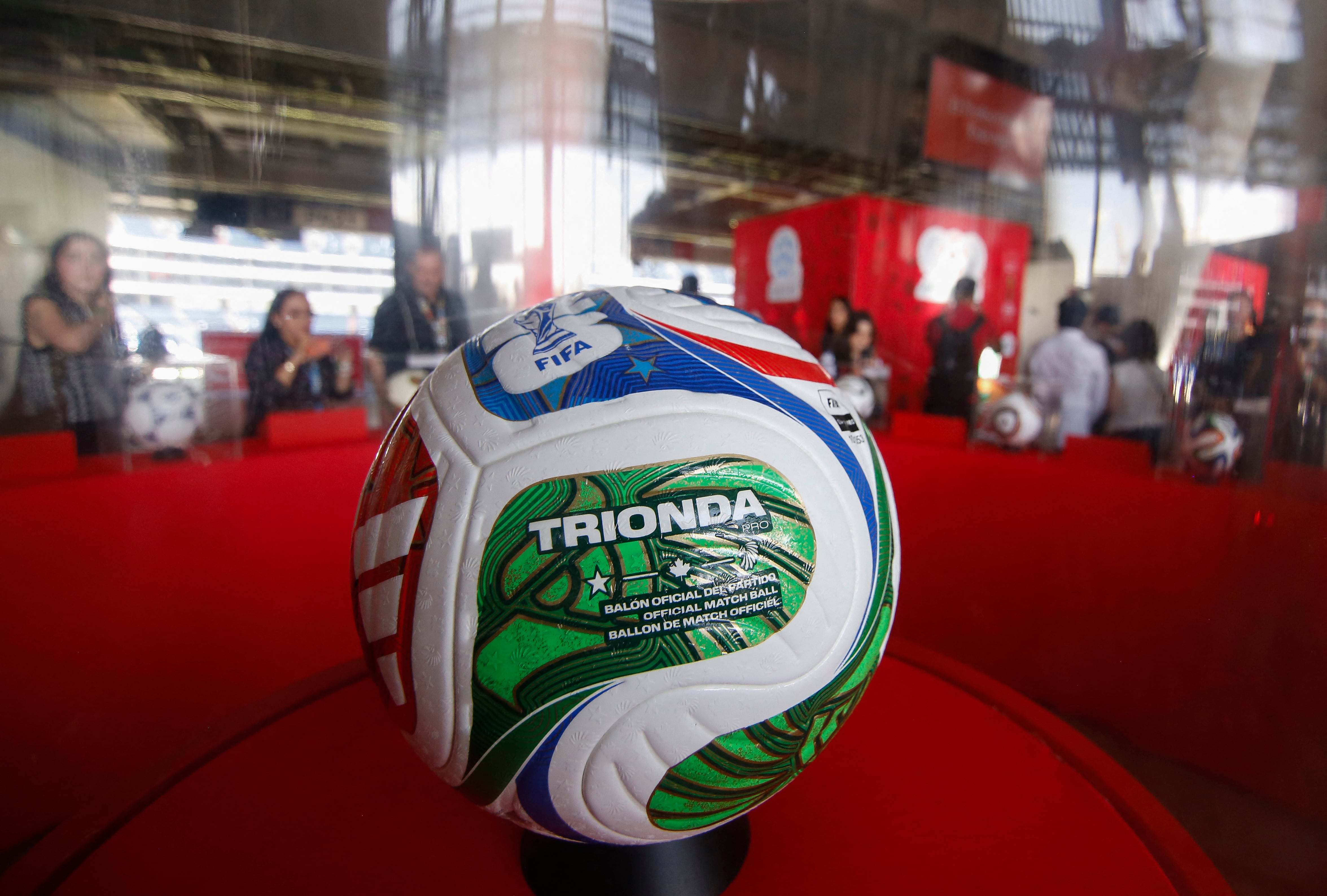 Trionda es la pelota oficial de la Copa Mundial de la FIFA 2026 y está disponible para comprar. (Crédito: Julio Cesar AGUILAR / AFP)