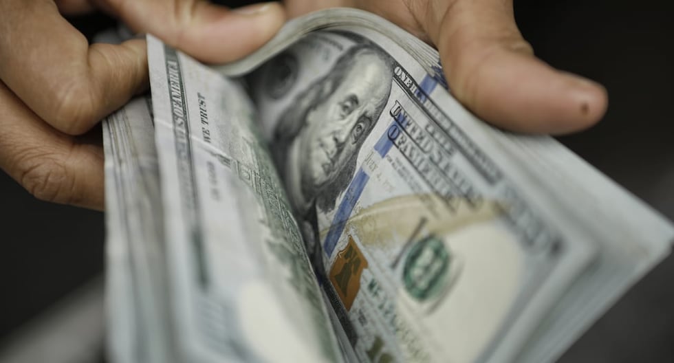 Dólar en Perú baja por cautela global y materias primas