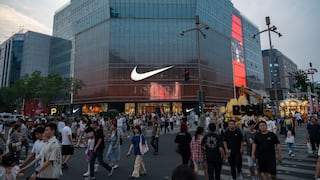 Nike reemplaza a CEO John Donahoe con veterano Elliott Hill en intento por resurgir