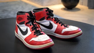 Subasta de zapatillas de Michael Jordan marca récord de US$ 2.2 millones
