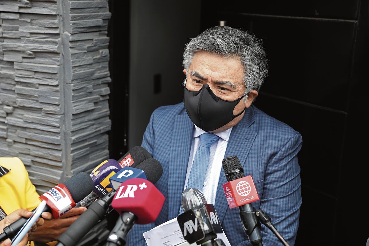 El fiscal Germán Juárez criticó que César Nakazaki haya asumido la defensa legal de Jorge Barata, pese a que el jurista asesoró legalmente a Ollanta Humala y Nadine Heredia.
Fotos: Julio Reaño/@photos.gec