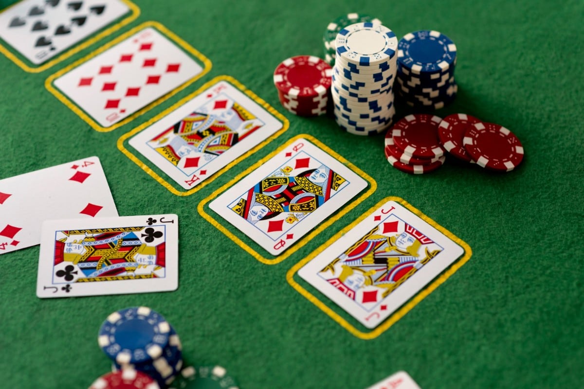 Una nueva normativa que entra en vigor el 1 de abril prohibirá versiones populares del blackjack en las 'card rooms' de California. (Foto referencial: Freepik)