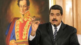 Presidente de Venezuela acusa a opositores de quemar a joven en protesta