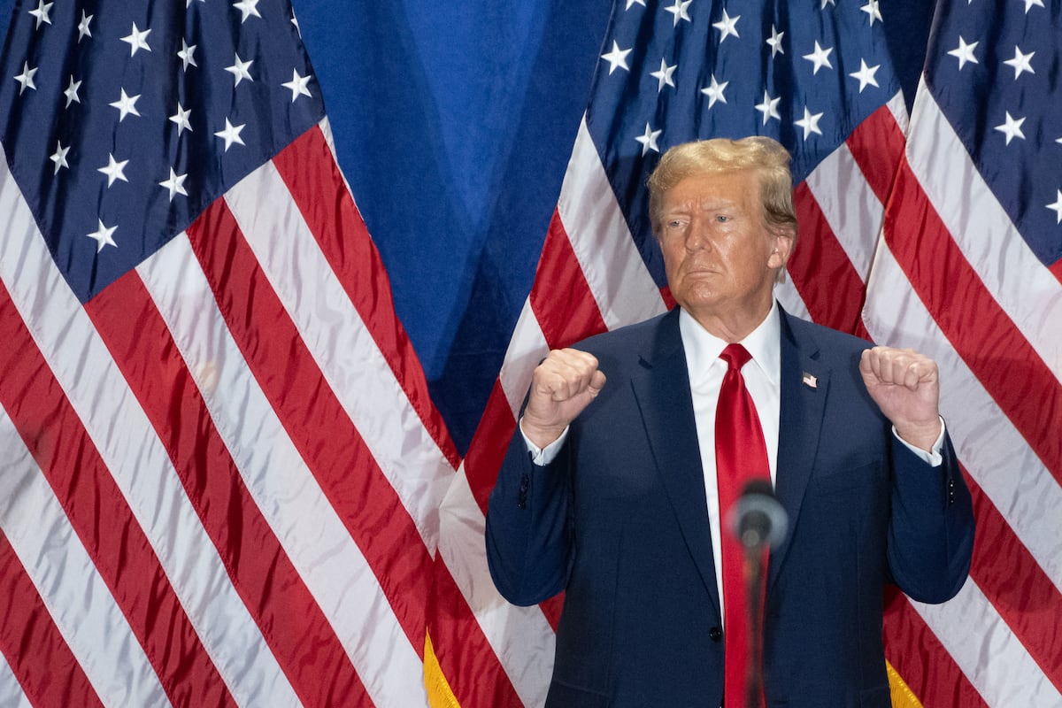 El ex presidente de Estados Unidos y aspirante a la presidencia Donald Trump, hace gestos durante un mitin en el Greater Richmond Convention Center en Richmond, Virginia, el 2 de marzo de 2024. (Foto de SAUL LOEB / AFP).
