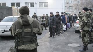 Los intercambios de prisioneros a través del calvario de un soldado ucraniano