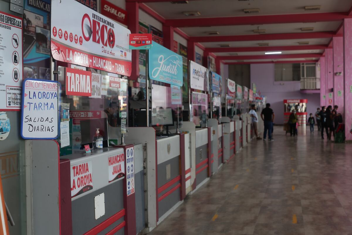 En el terminal de Yerbateros no se están vendiendo boletos ni se realizan viajes de forma momentánea porque se reporta congestión vehicular en la carretera Central. Foto: Jesús Saucedo