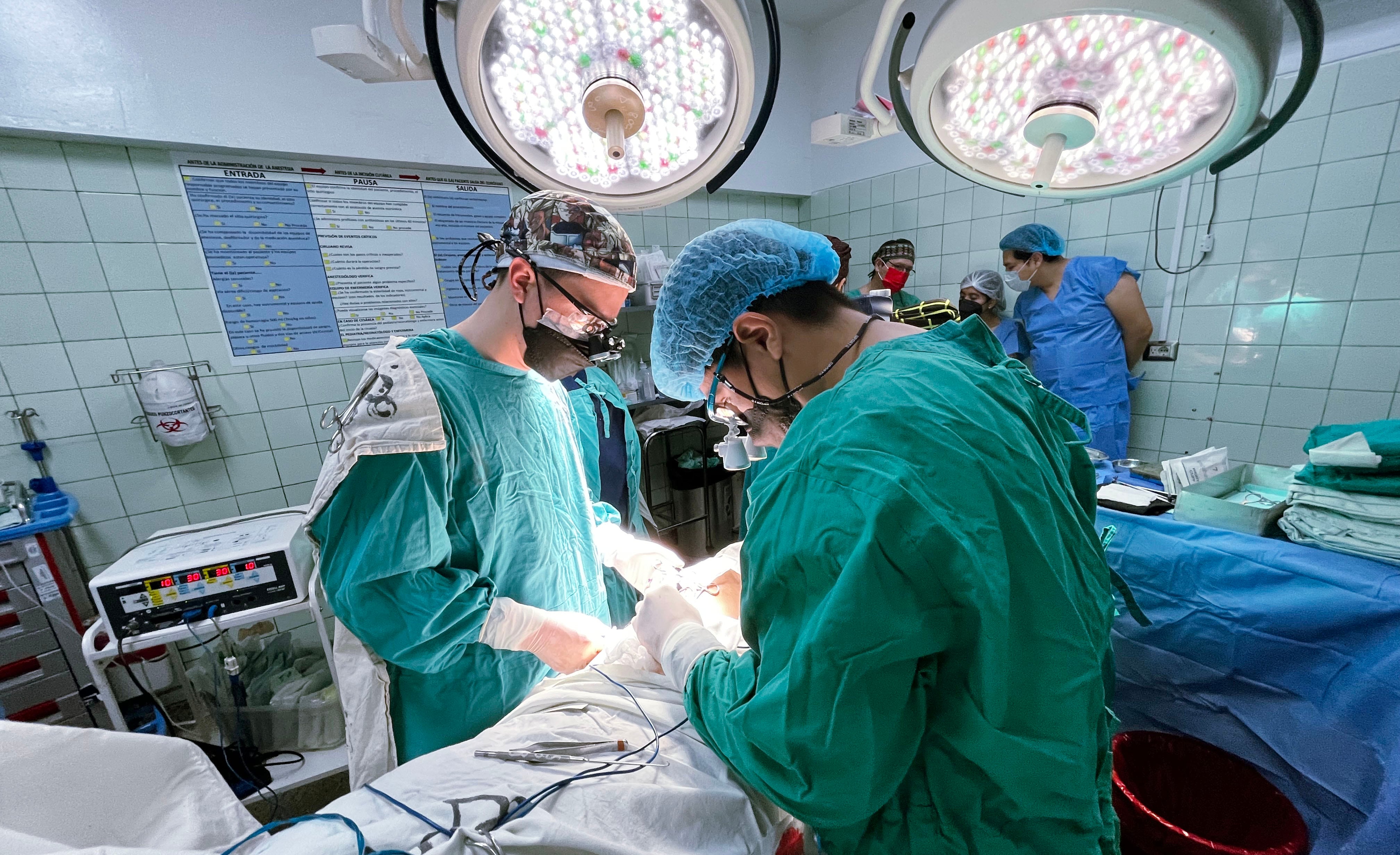 La Universidad Científica del Sur invirtió más de S/16 millones en infraestructura, simuladores y tecnología de cirugía robótica para formación médica especializada. Foto: Andina