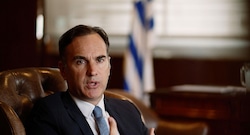 Banco central sudamericano inicia cruzada contra el dólar, en contraste con sus vecinos