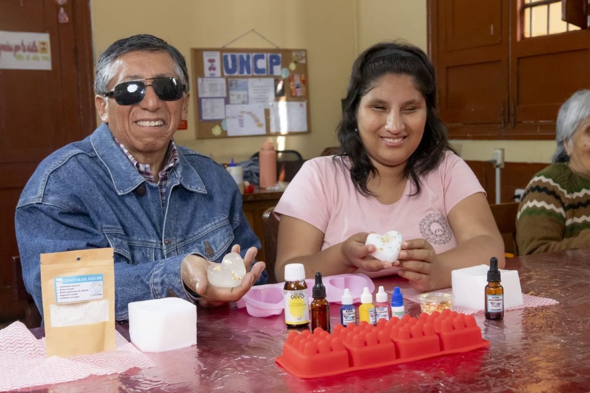 La capacitación técnica y el acceso a herramientas digitales son claves para fortalecer la inclusión laboral de las personas con discapacidad visual en el Perú. Foto: UNCP.
