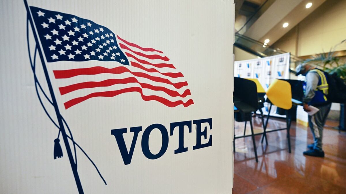 EE.UU.: el 45% de los votantes castigaría a Trump de cara a las legislativas, según sondeo