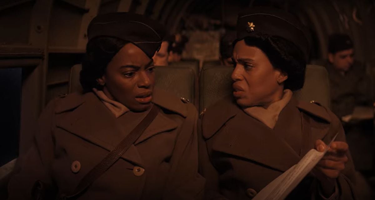 El momento en el que se dan cuenta que su misión es entregar correspondencia a los soldados y sus seres queridos en "Seis Triple Ocho" (Foto: Her Excellency Productions / Mandalay Pictures / The Tyler Perry Company)