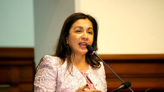 Marisol Espinoza señaló que mantuvo  conflictos con el oficial mayor del Congreso