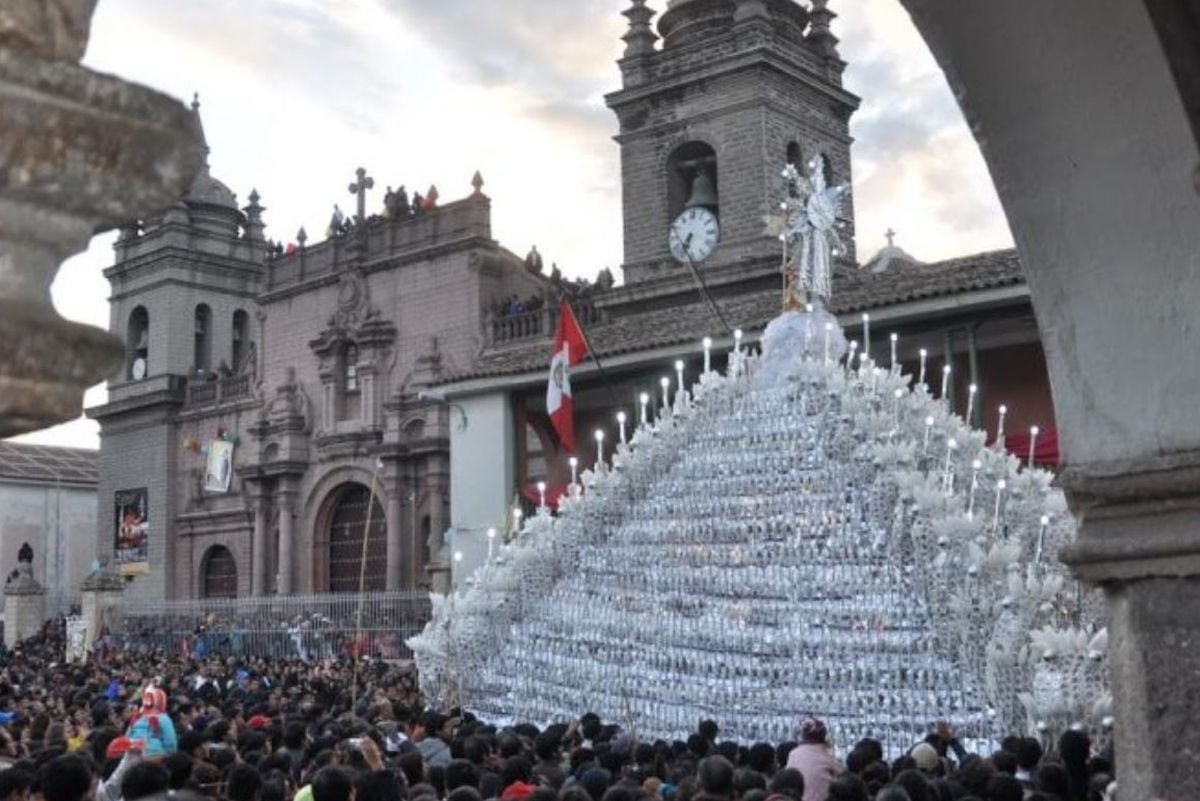 Una procesión en Semana Santa, festividad religiosa que reúne a todos los creyentes (Foto: Carlos Lezama / Andina)