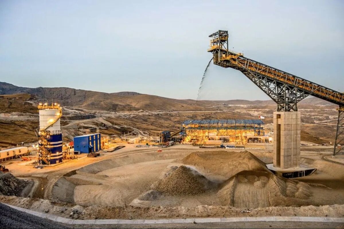 Pico Machay se encuentra en un distrito minero históricamente productivo de la Cordillera Occidental de los Andes.