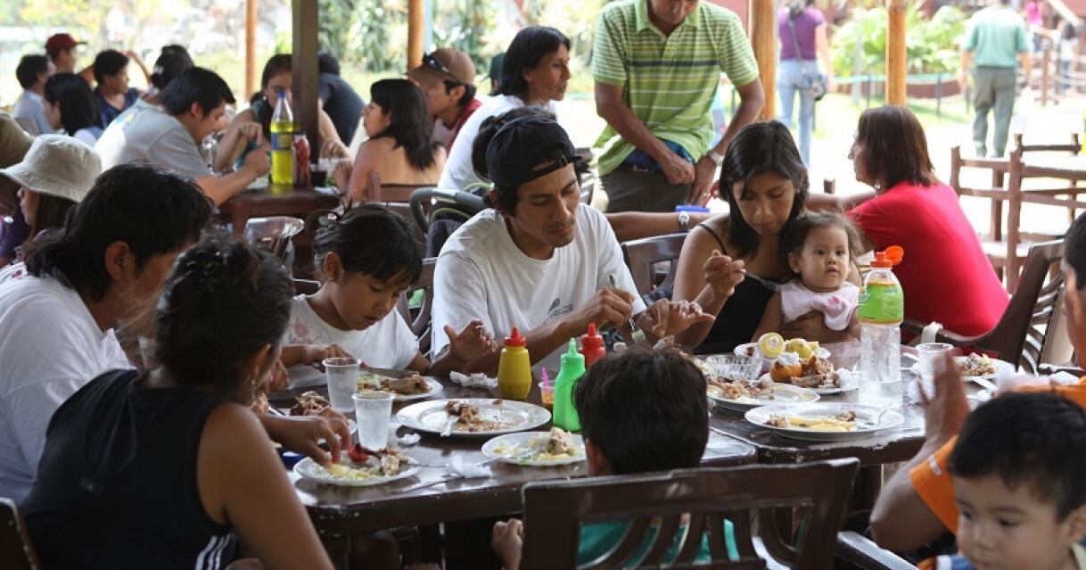 7 de agosto del 2013. Hace 10 años. Se vuelve más caro comer fuera de casa.