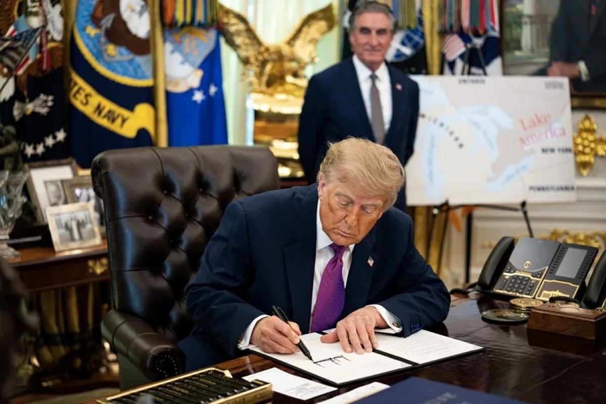 Trump firmó una orden ejecutiva para que Estados Unidos denomine “lago América” al lago Ontario, decisión rechazada por Canadá. Foto: EFE.