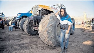 La mujer que saltó de la producción de TV a demoler autos con camiones de tres toneladas