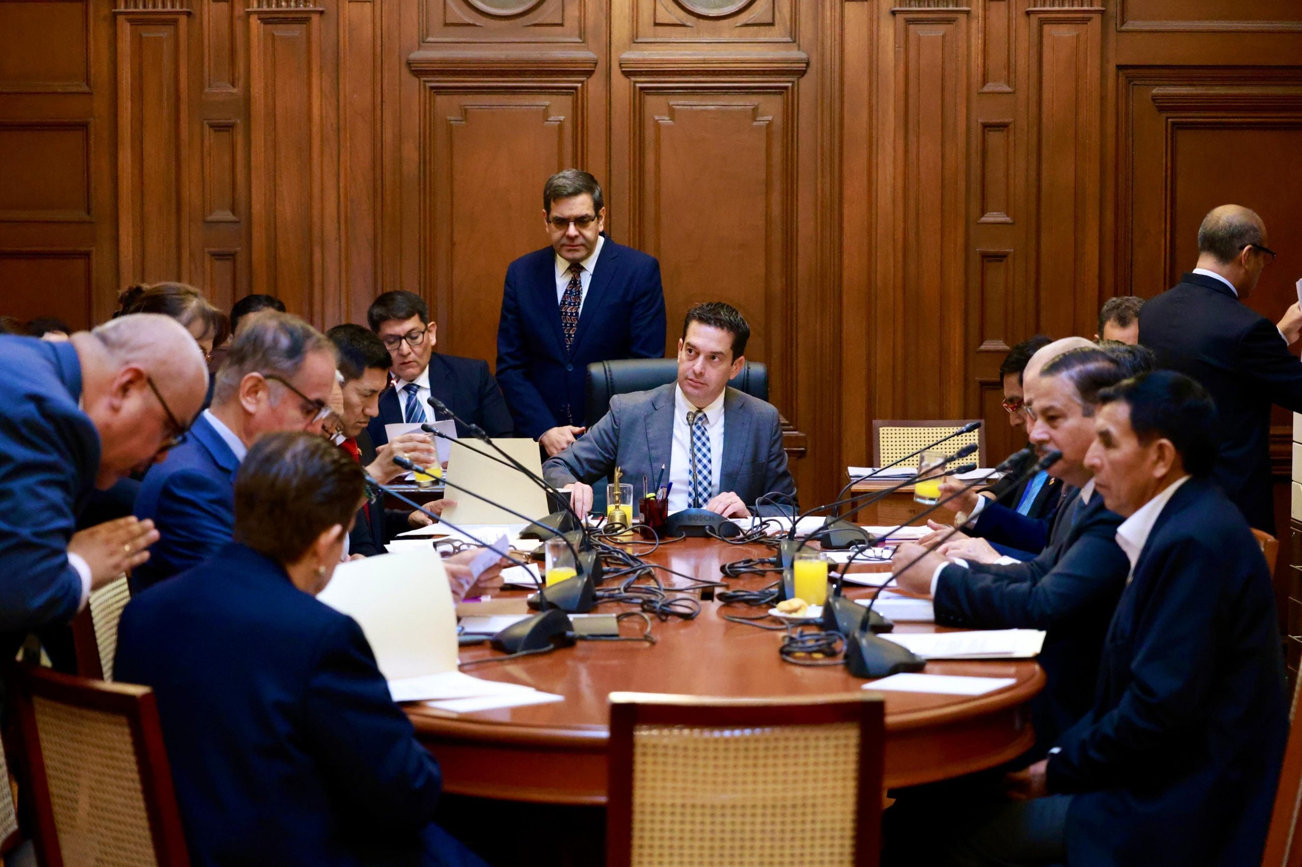 Pleno del Senado verá este miércoles solicitud de viaje presidencial e informe de ratificación de Julio Velarde en el BCR. Foto: Congreso.