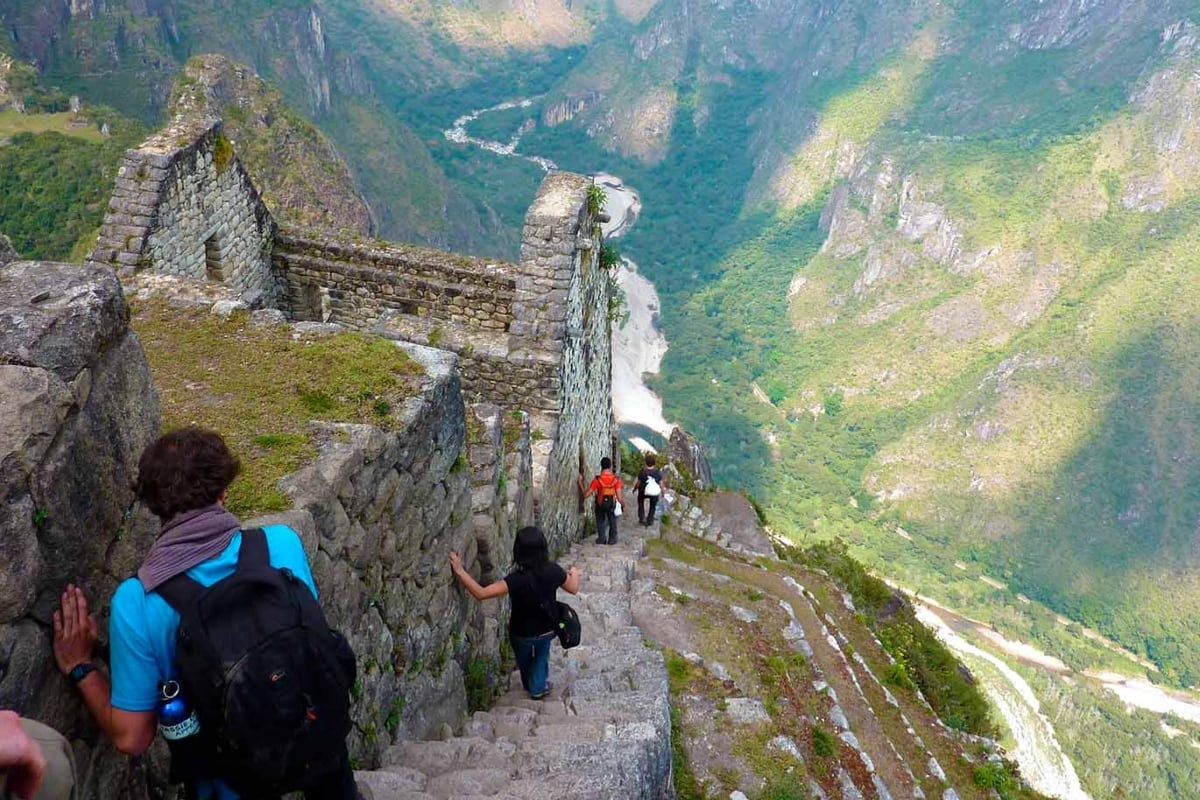 Famosa por sus empinados senderos y espectaculares vistas, Huayna Picchu es una de las experiencias más buscadas por quienes visitan Machu Picchu. Foto: difusión