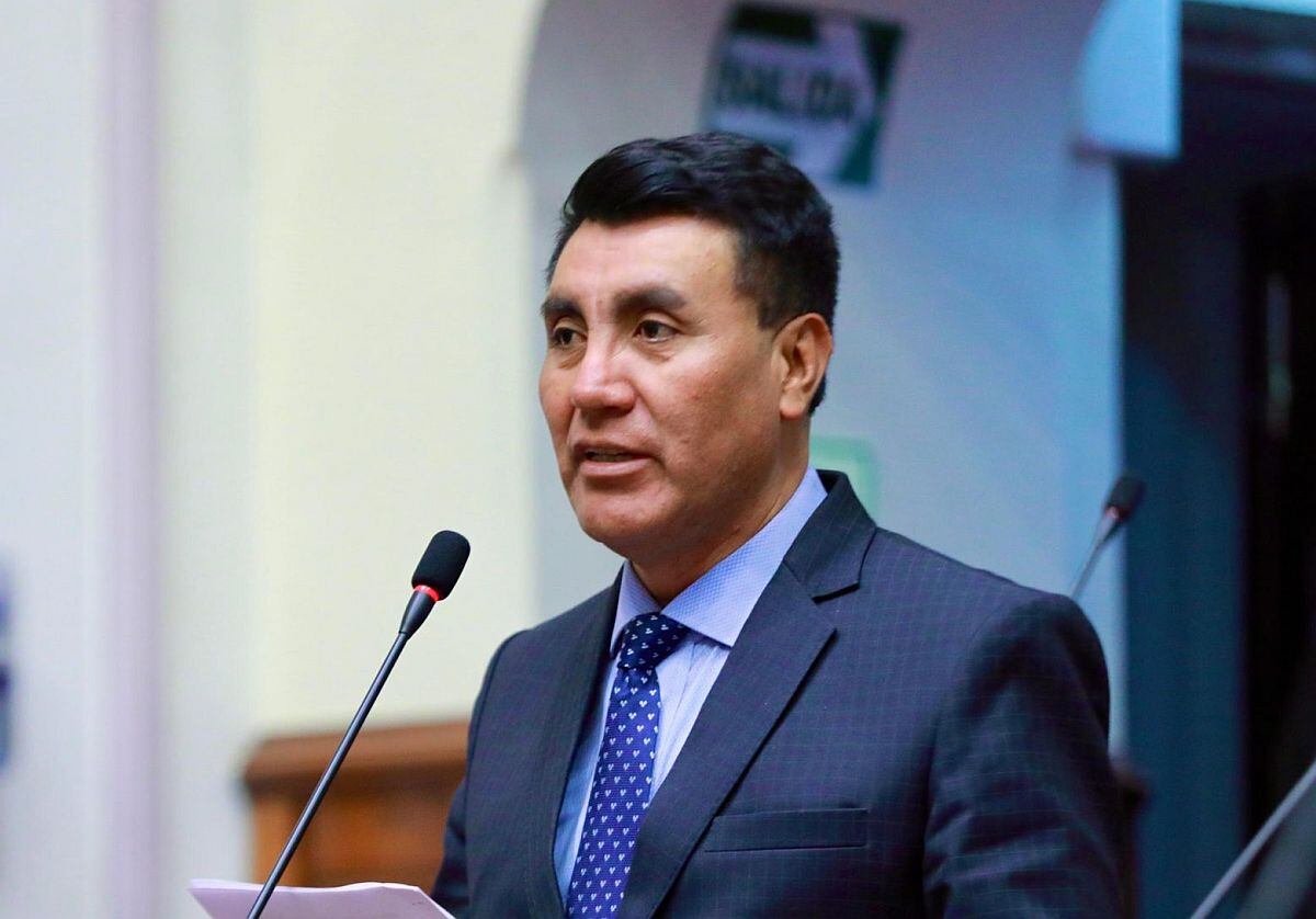 Oscar Zea renunció al Bloque Magisterial para unirse a Somos Perú. (Foto: Congreso)