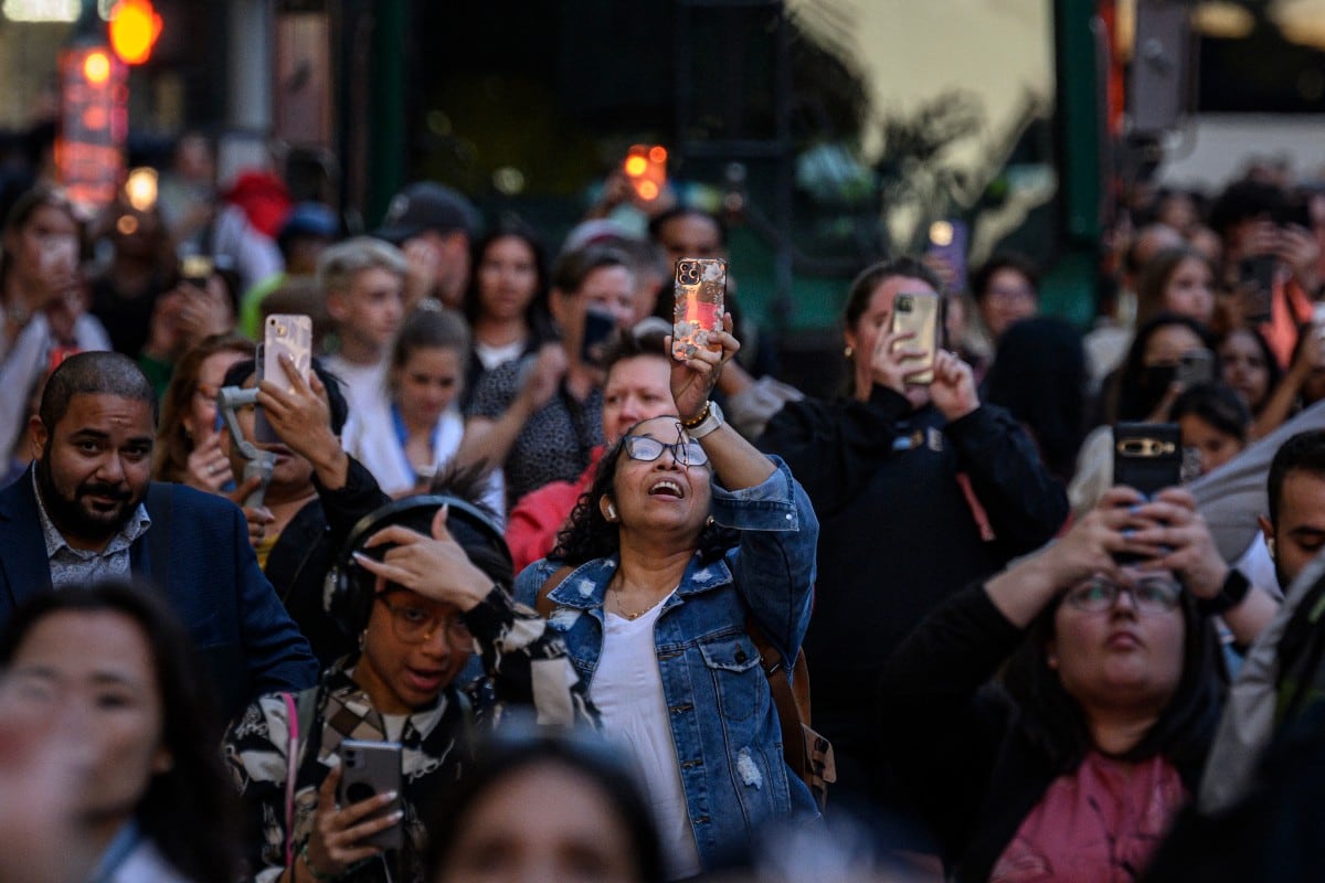 El espectáculo solo ocurre cuatro veces al año y atrae a miles de residentes y turistas. (Foto: Ed JONES / AFP)