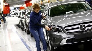 Mercedes-Benz supera a BMW en ventas de automóviles de lujo