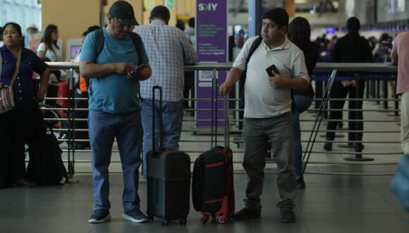 Cientos de personas se encuentran varadas en el aeropuerto Jorge Chávez. Foto: GEC