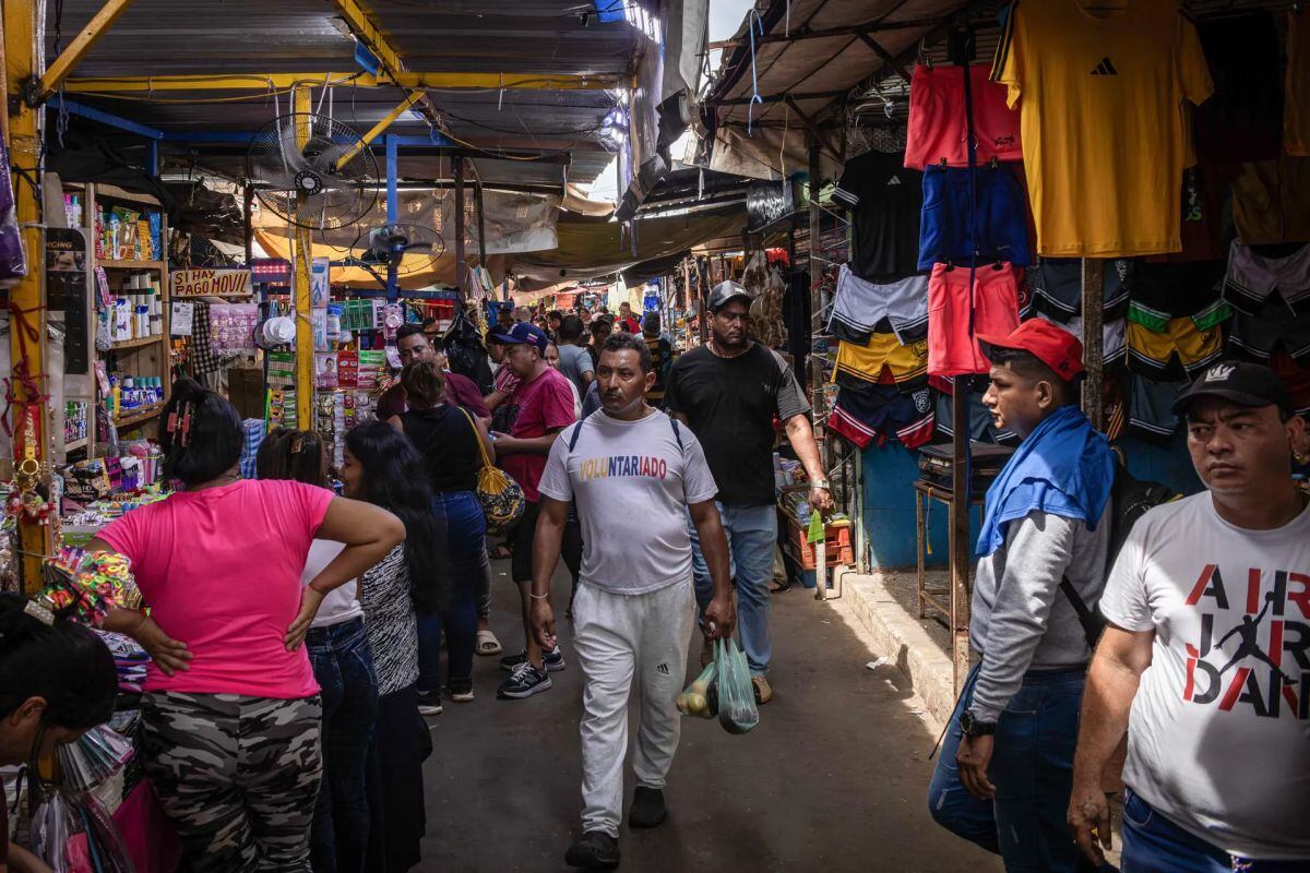 Venezuela votes in a different economic context, but with historical difficulties Venezuela votes in a different economic context, but with historical difficulties