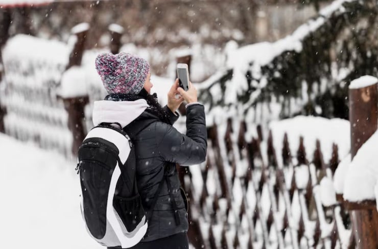 Las bajas temperaturas afectan especialmente a las baterías de litio, esenciales para el funcionamiento de los teléfonos. (Foto referencial: Freepik)
