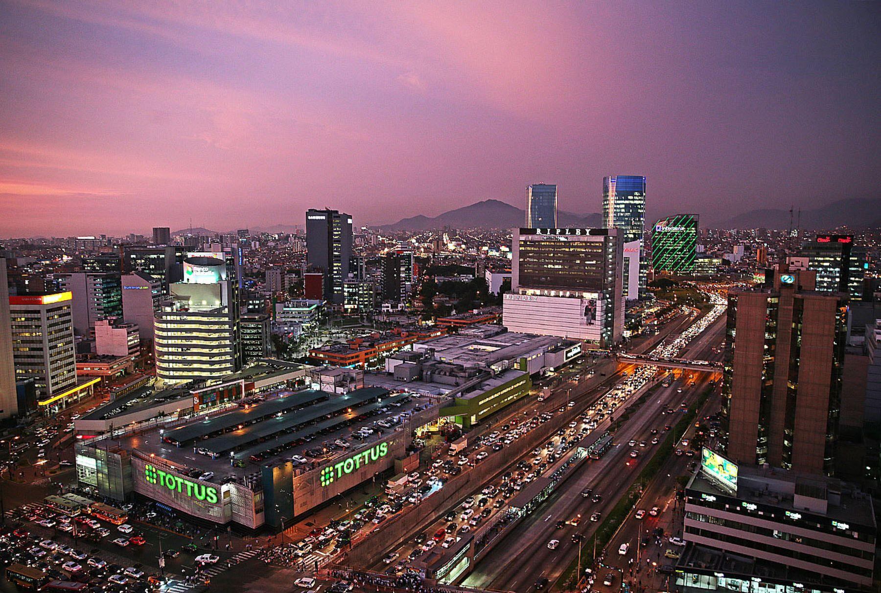 Para el 2024, Macroconsult proyecta un rebote del crecimiento económico del Perú (2%), pero la inversión privada continuará cayendo, aunque a una menor tasa. (Foto: Andina)