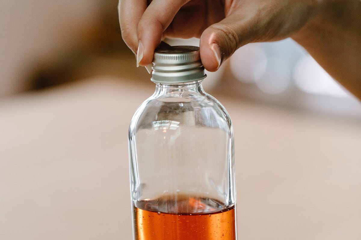 Nuevo reglamento para la comercialización y control del alcohol metílico. (Foto: Pexels/Sarah Chai).