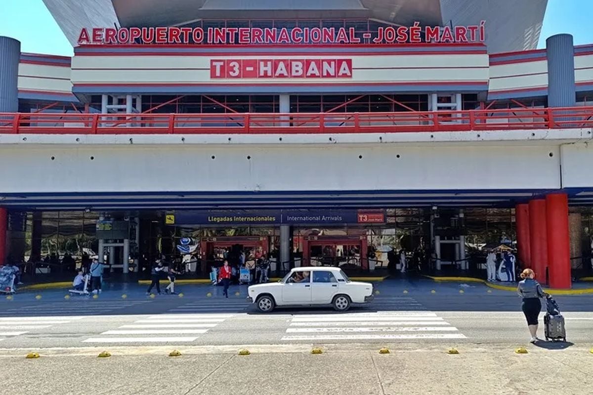 Ernesto Soberón sostuvo que para que un proceso de diálogo prospere es necesario que ambas partes acuerden reglas básicas que permitan una conversación seria y con posibilidades reales de avance. Foto: EFE/ Ernesto Mastrascusa