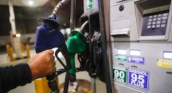 Precio del petróleo baja tras reapertura de Ormuz, ¿cuándo se reflejaría en combustibles en Perú?