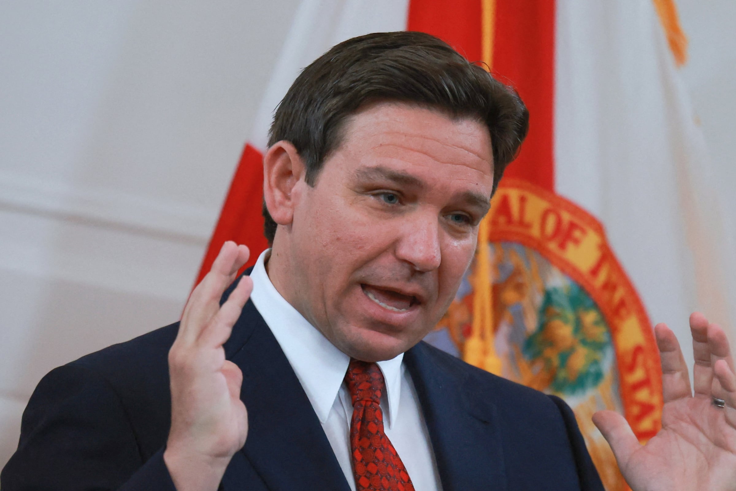 Ron DeSantis aprobó esta nueva ley que beneficiará a miles de ciudadanos en el estado de Florida (Foto: AFP)