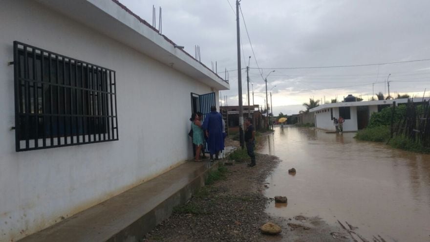 El COEN precisó que la lluvia de fuerte intensidad provocó daños en viviendas y vías vecinas, afectando el tránsito vehicular. Foto referencial.