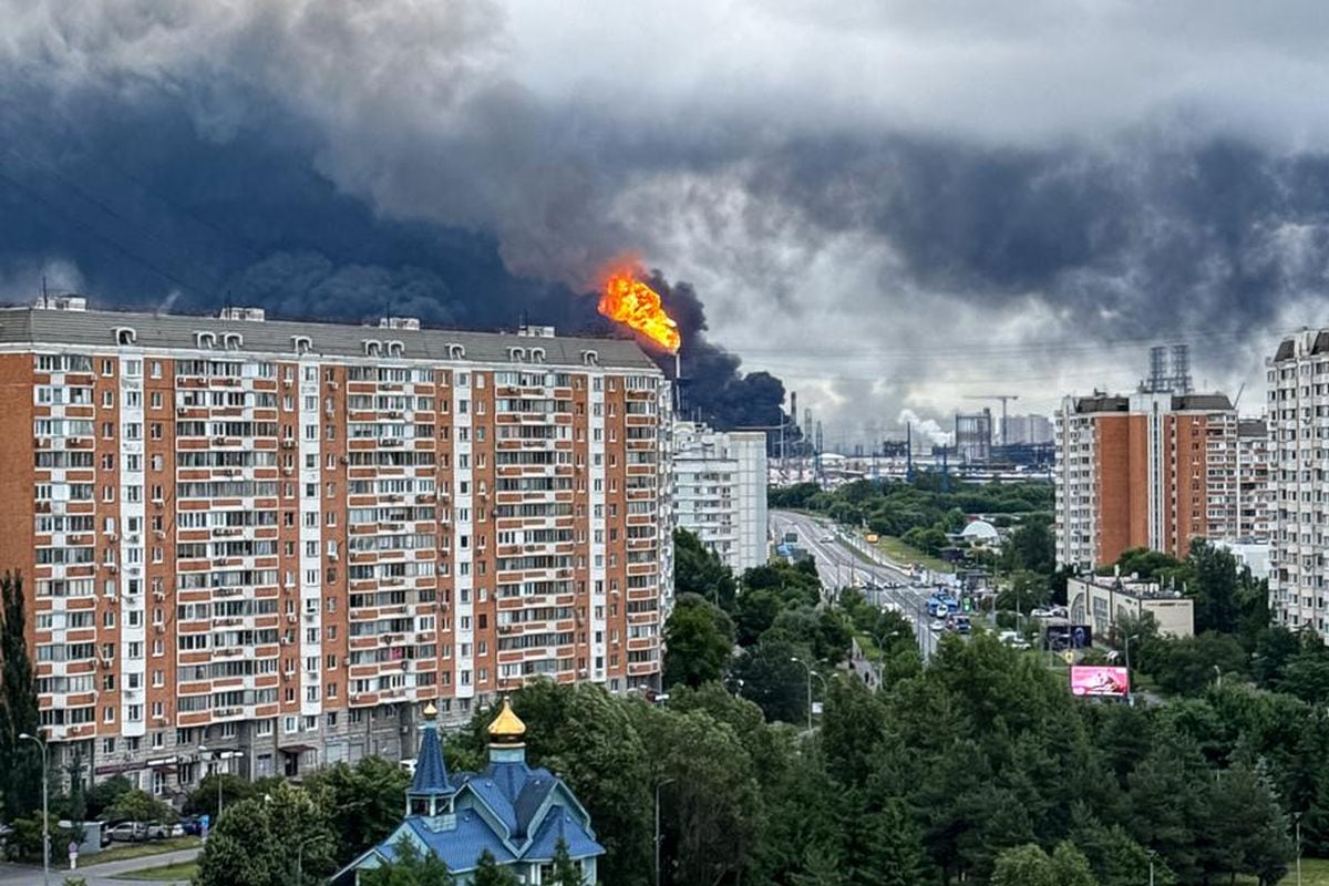 El impacto en la refinería de petróleo en Moscú dejó una sensación de vulnerabilidad en Rusia. Foto: AFP
