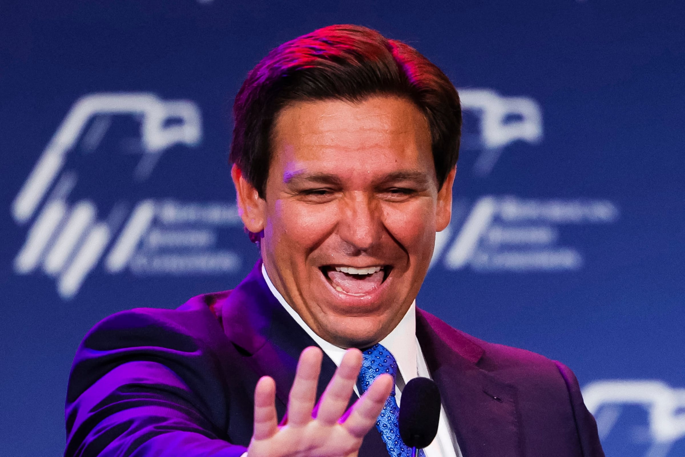 Ron DeSantis aprobó el proyecto empezará a regir desde el 1 de julio (Foto: AFP)