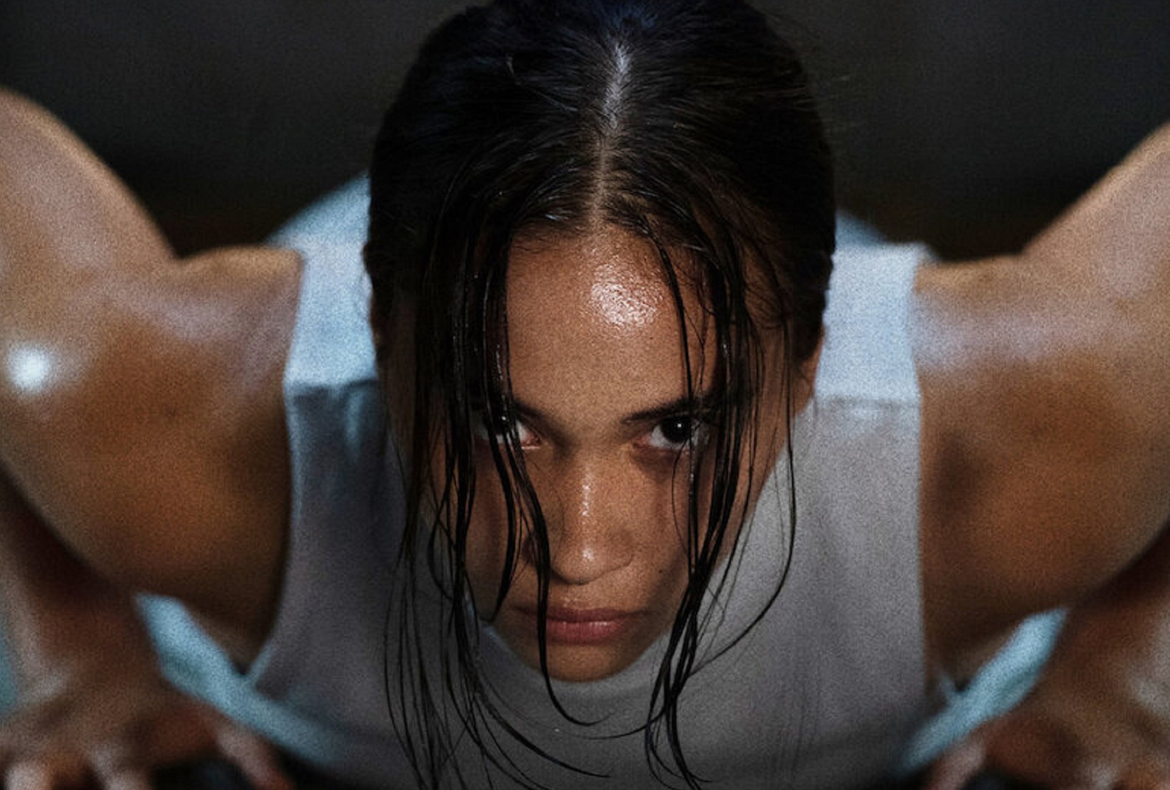 Aurora Ribero asume el rol de 13 en la película indonesia "Fuera de las sombras" (Foto: Netflix)