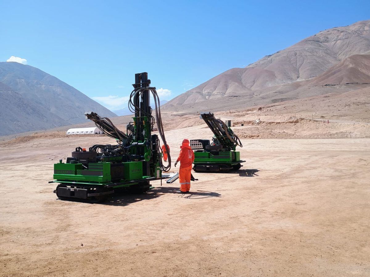 Inspección de máquinas hincadoras que ejecutará la instalación de 6 MW de módulos fotovoltaicos con seguidores solares. (Foto: Ferrenergy)