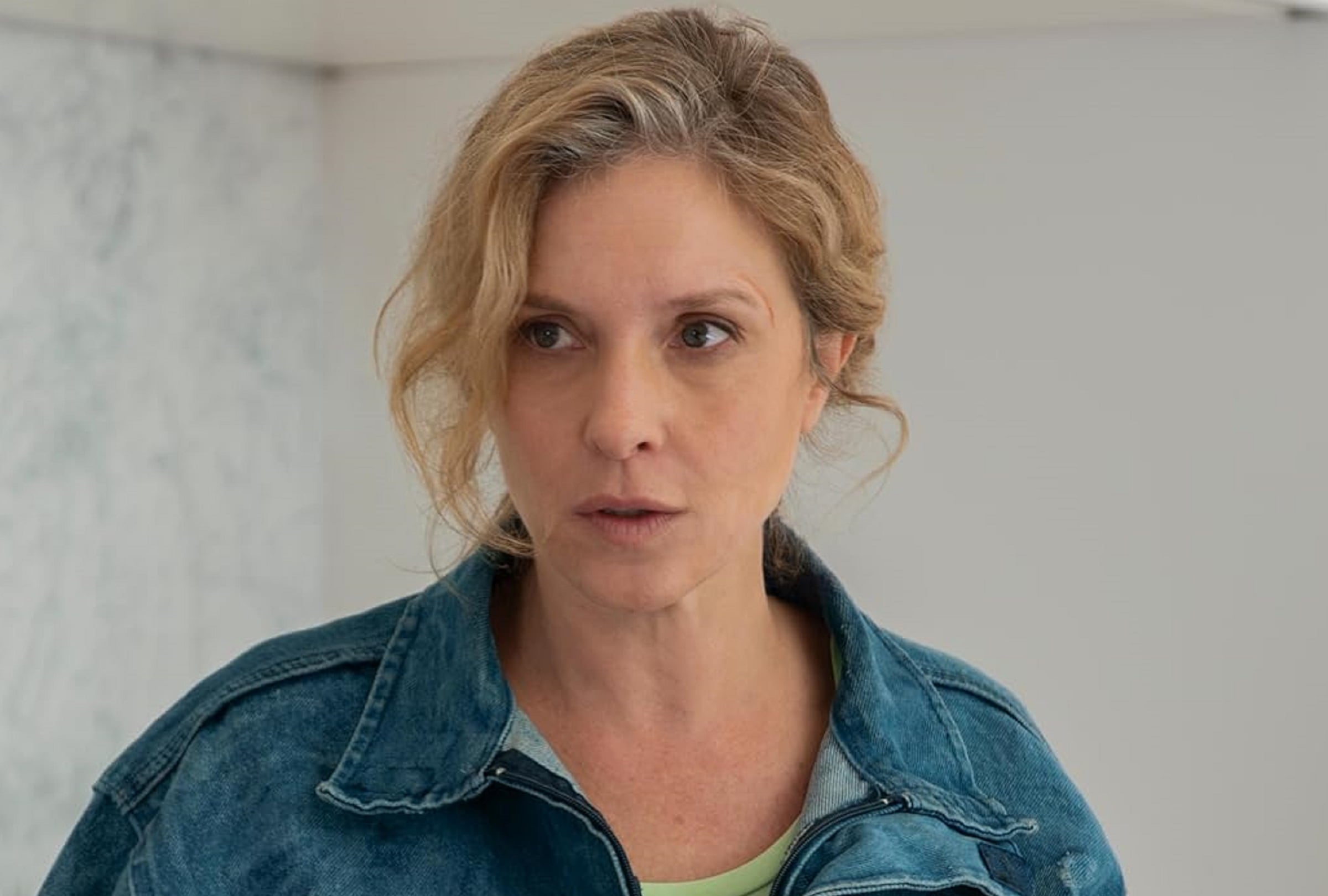 Carla Peterson interpreta a Inés en la serie argentina "El tiempo de las moscas" (Foto: Netflix)