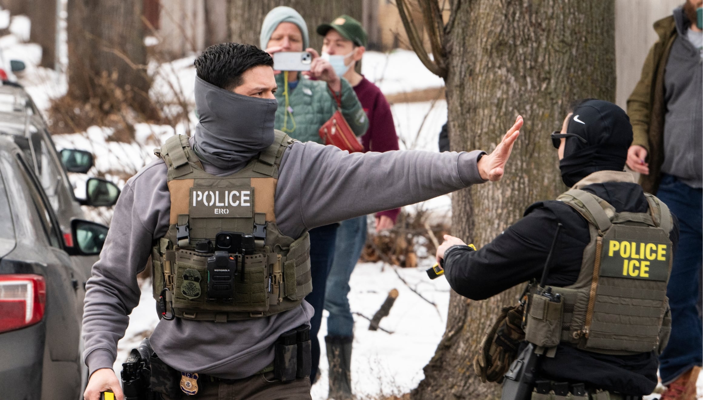 Agentes de ICE durante una de sus operaciones (Foto: AFP)