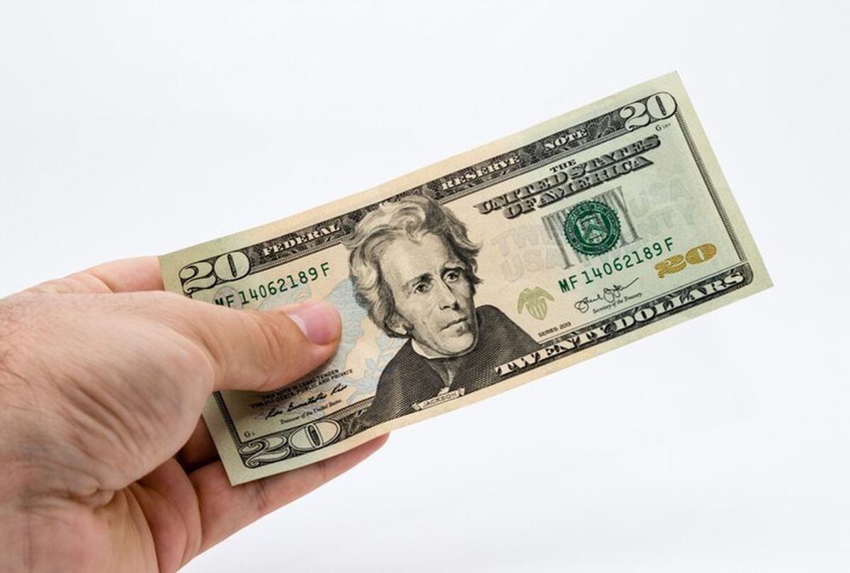 Con los US$20 se fue a comprar un boleto de lotería, aunque no había el que quería (Foto: Freepik)