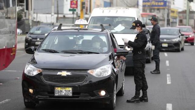 Trabajadores de actividades esenciales deberán tramitar pase laboral para transitar durante la cuarentena