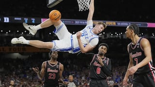 El dilema del dueño de una tarjeta coleccionable de la NBA, ¿cuál recompensa elegir?
