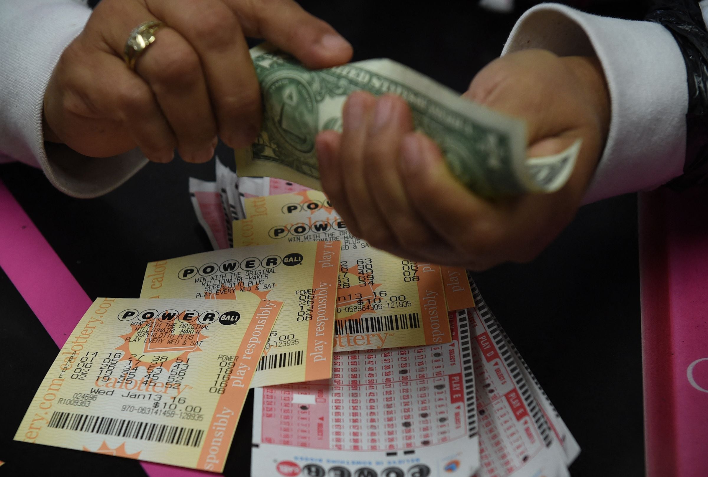 ¿Quién ganó el Powerball hoy en EE.UU.? Resultados en vivo y números ganadores del 27 de abril 2026