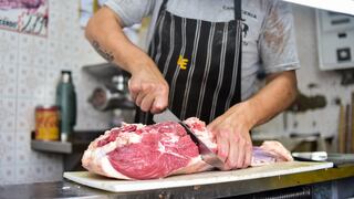 Menos ‘bife’ con Milei: consumo de carne vacuna en Argentina es el más bajo en un siglo